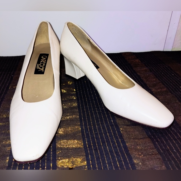 Caressa East size10M Style Oakley Square Toe Off White Vintage Pumps Chunky Heel - Picture 13 of 16